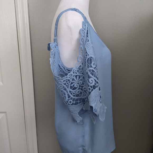 Cold shoulder lace sleeve top - Picture 6 of 8
